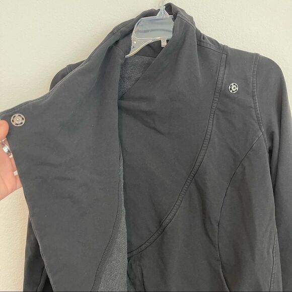 Lululemon Coast Wrap Heathered Black Yoga Wrap Sweater Size 4 - Picture 6 of 10